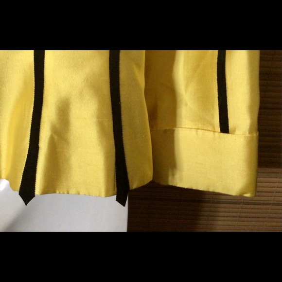 💵Carlisle 100% Silk jacket, black optional belt, pretty, flattering, price drop - Picture 5 of 15